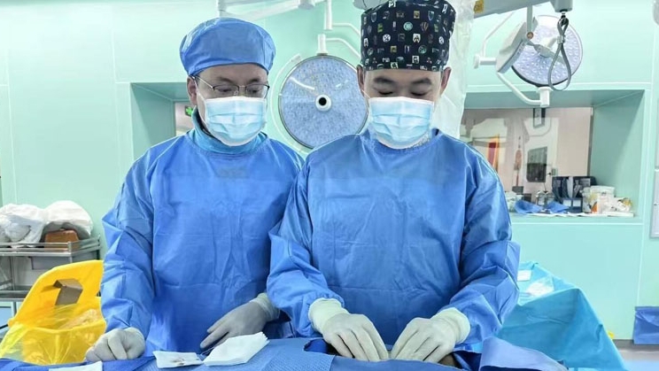전국최초! 척수전기자극 삽입술로 '식물인간' 의식회복