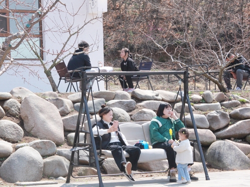 봄바람과 커피향의 만남, 연변 야외커피숍  붐