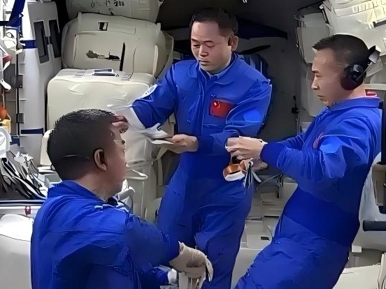[과학] 최초 공개! 우리 나라 우주정거장서 신종 미생물  발견
