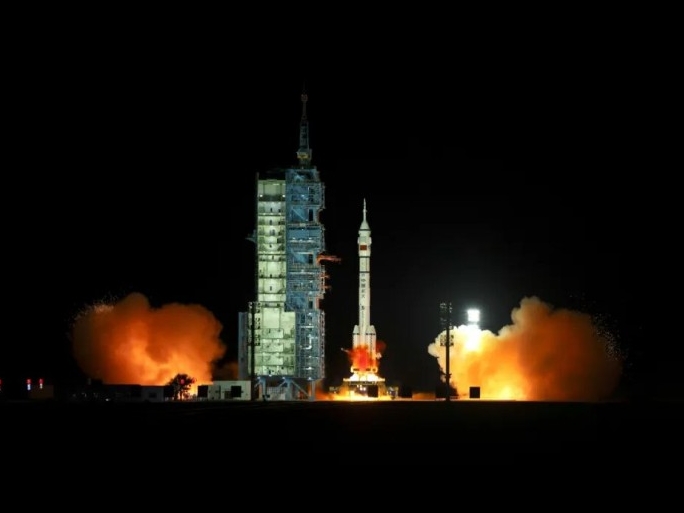 [과학] 신주 21호 유인우주선 발사 성공