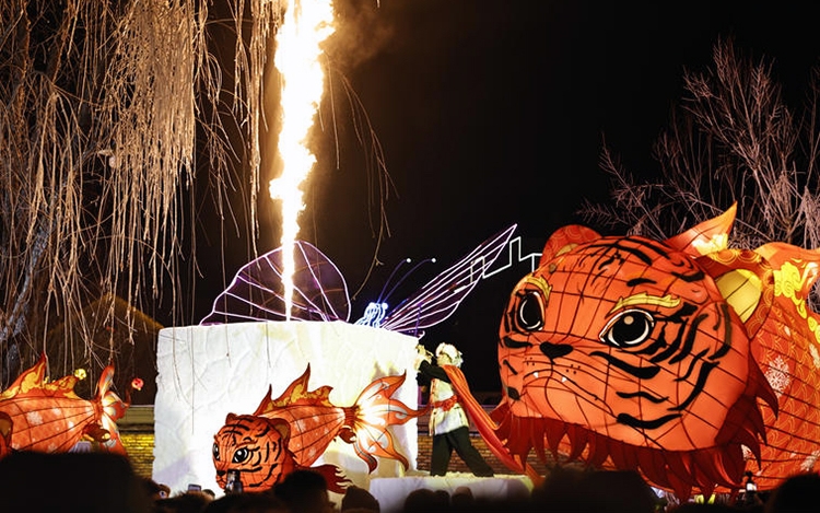 지북촌, 화려한 ‘어등’ 퍼레이드로 빙설관광의 새 지평 연다