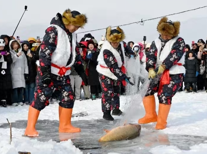 전통과 현대의 만남, 송화호 동계 물고기 포획 행사 개막