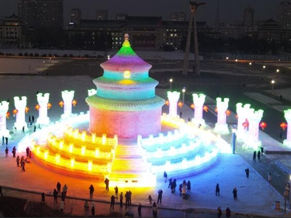 력사 예술 조명의 만남...장춘 신민대가 겨울 야경 명소로 변신