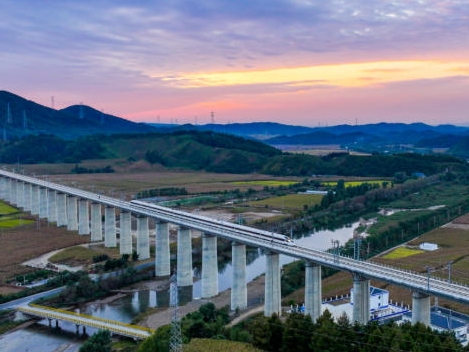 중점분야 기반시설 건설로 고품질 발전에 일조