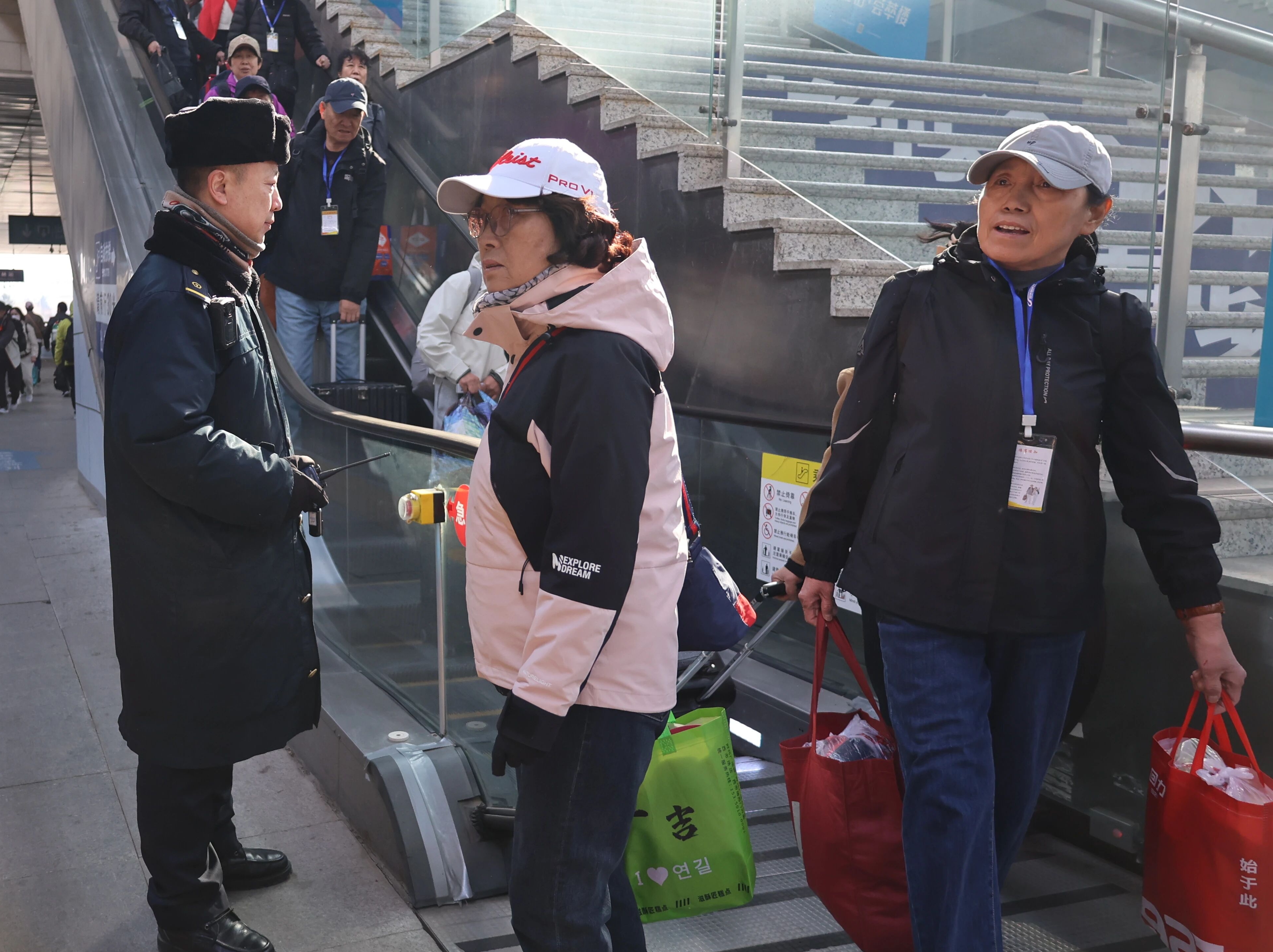 길림시 900여명 관광객, '향항·주해·오문'으로 봄 나들이
