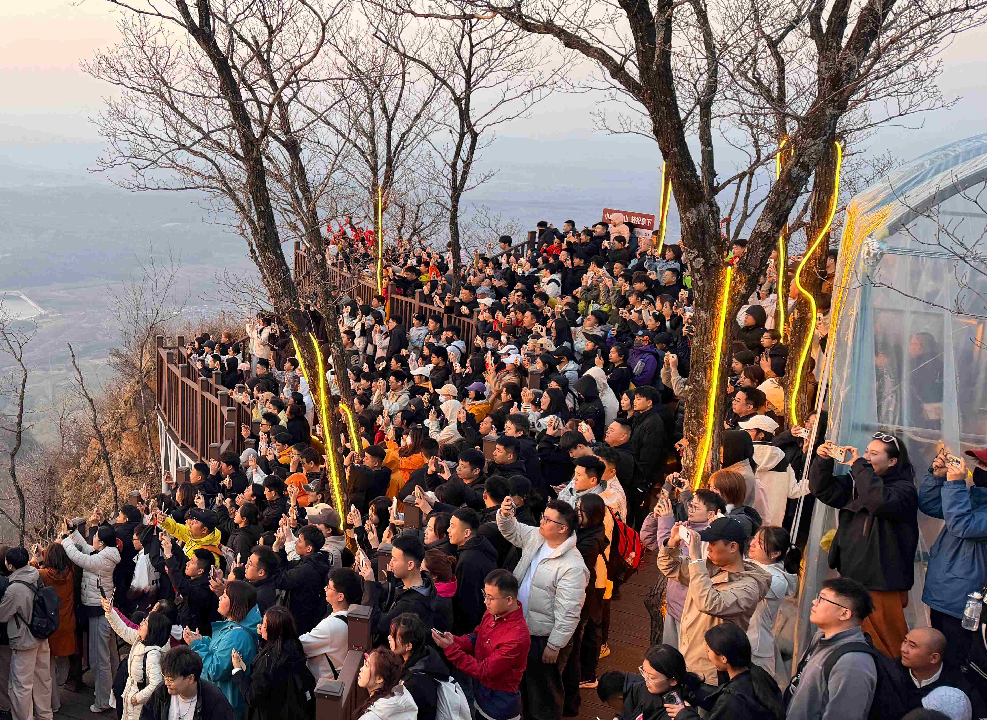 등산, 캠핑, 생선 료리…교하 생태 레저 관광 인기