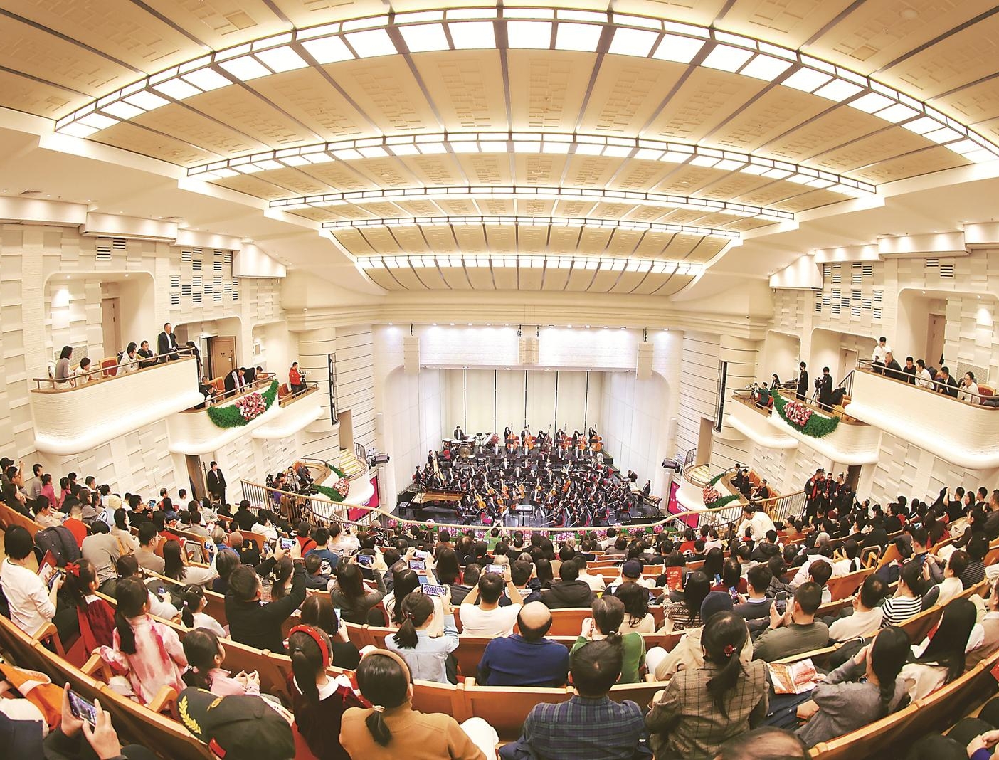 백년 극장, 새로운 '소리'로 다시 태여나다