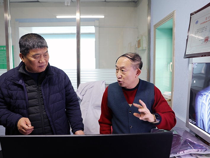 [새봄 기층 탐방]“씨름선수들에게 골과치료 해줄 수 있어서 영광입니다”