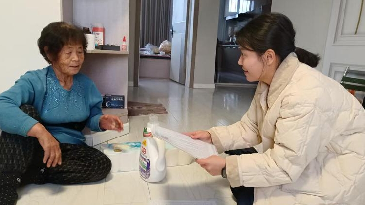 촌민들의 ‘손녀딸’, 흙내음 속에서 향촌진흥의 꿈 키우다