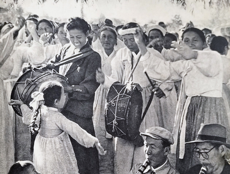 [그때 그 이야기11] 여덟살때 찍은 화보사진&nbsp;