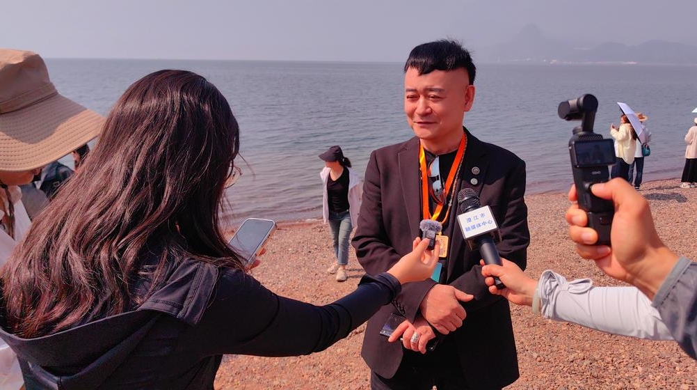 해외 50개 중문매체 취재단, 윈난 푸셴후 방문