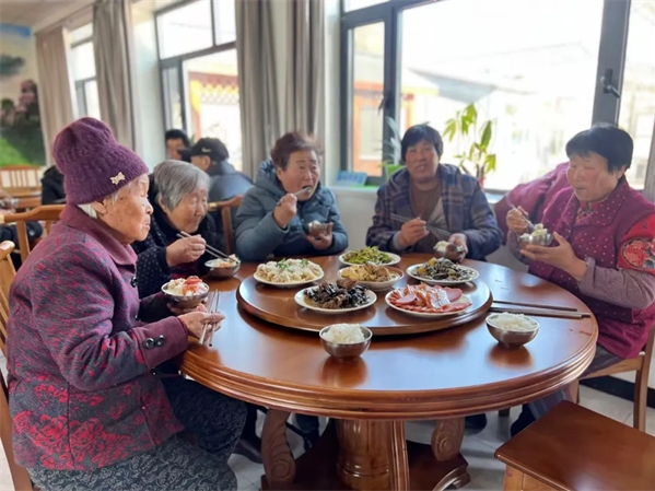 왕청, 16개 로인 식당 동시 운영