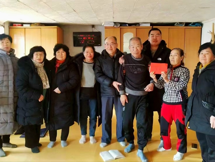 연길로인뢰봉반, 마반산촌에서 렬사유가족 위문