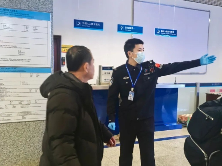 설련휴 따뜻한 귀향길 지켜나선 이민경찰들