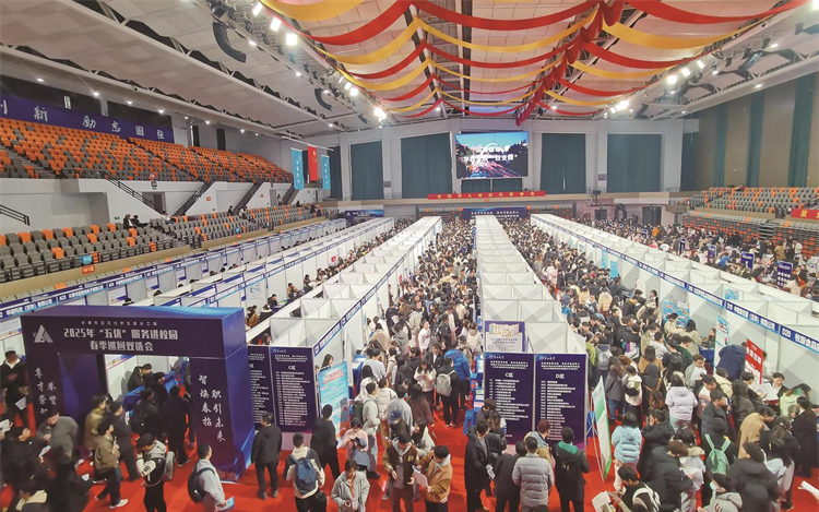 길림성 최대 초빙회, 815개 단위 총 3만8,000여개 일자리 제공