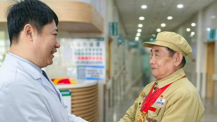 “나라를 위해 피땀을 흘린 영웅을 저희가 지킬겁니다!”