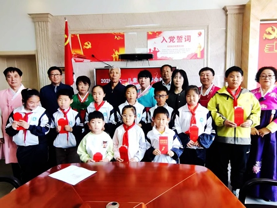 압록강조학기금, 장백서 8년째 어려운 학생 도와