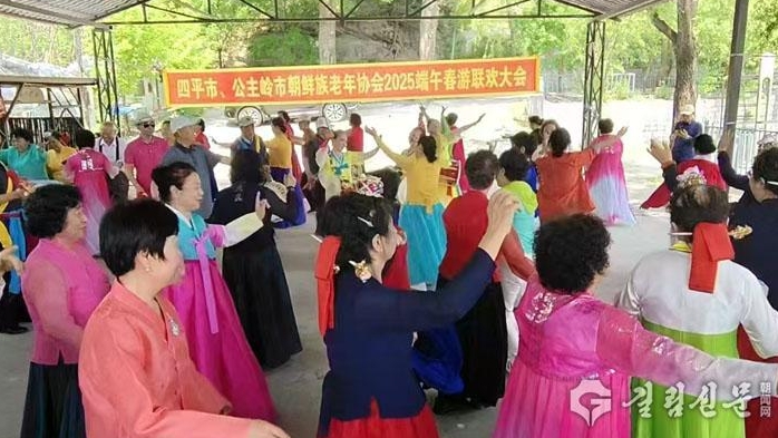 사평∙공주령 조선족 로인들 단오 맞이 봄나들이행사 개최