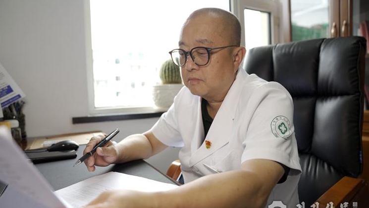 홍대룡 원장: “주민들이 집앞에서 량질 의료봉사 받을 수 있도록 진력하겠다”