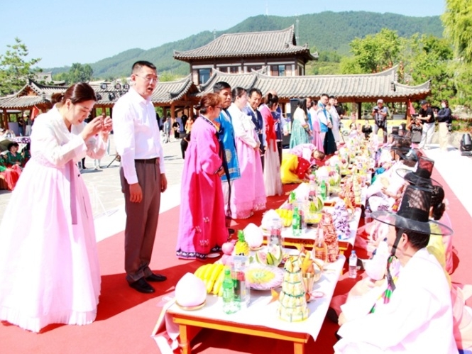 장백현, 성립 67주년 맞아 ‘조선족 로인 집단 환갑연’ 펼쳐