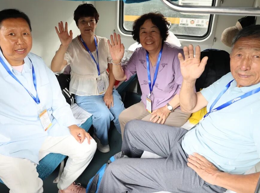 길림역, 항주오 13번째 관광 전용 렬차 출발... 864명 관광객, 남북 종단 려정 시작