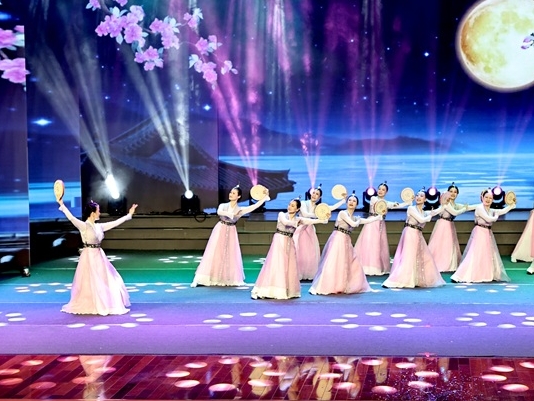 전국조선족로인협회련의회 설립 16주년 경축 문예공연 심양서 성황리에