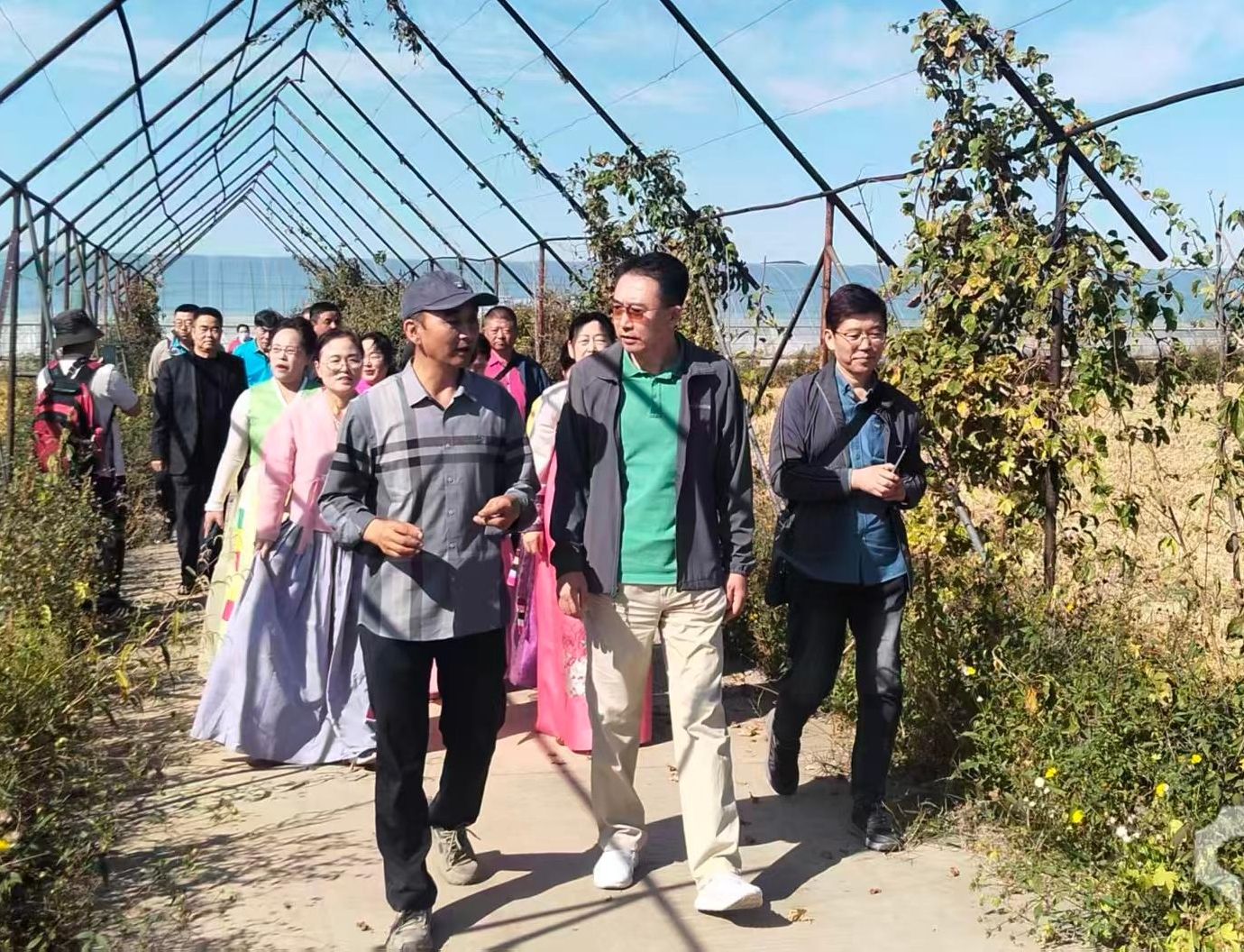 길림시 조선족 과학기술자들, 서란시 평안진 학명농장 참관