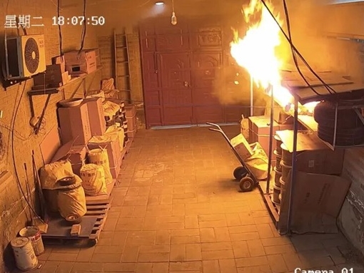 택배 상자를 집에 쌓아두면 안되는 리유를 알아본다