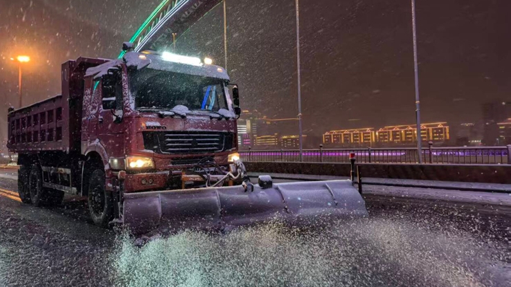 연길 환경미화원들 밤샘 제설로 도로안전에 만전 기해