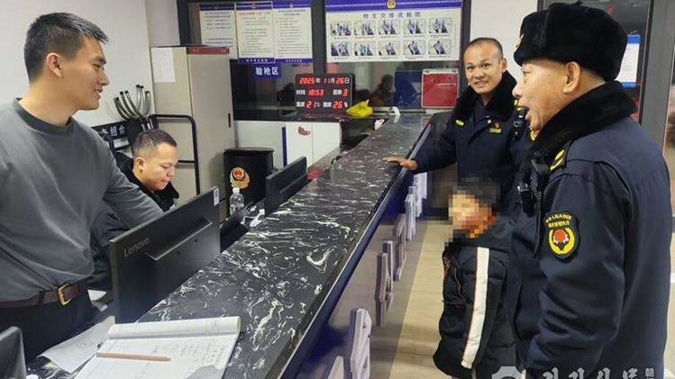 ​연길시도시관리행정집법국 일군, 길 잃은 아이 안전 귀가시켜