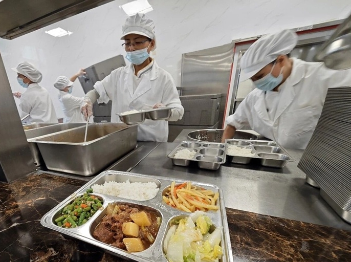 학교 90만원 급식비 횡령한 교장, 징역 4년에 벌금 20만원