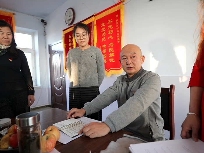 고향의 부름에 귀향한 '능력자' 서기, 신양촌을 되살리다