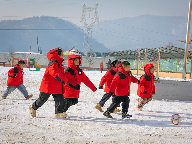 1,140명 농촌아이들 맞춤형 겨울옷 입고 싱글벙글