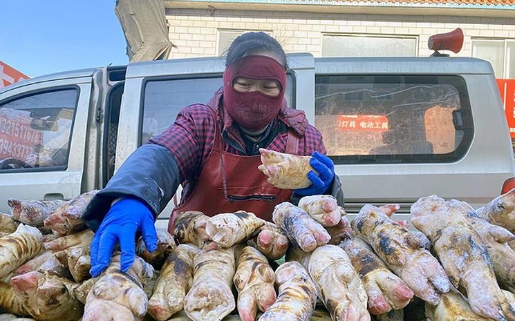 [새봄 기층 탐방] 세밑 연길 시장들 명절 열기로 들썩