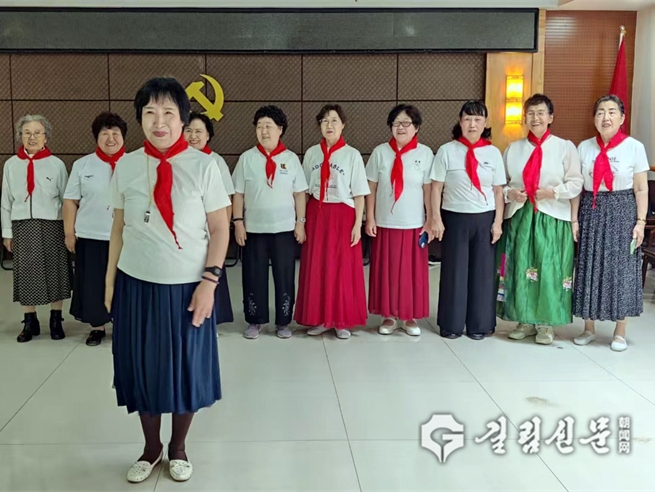 [우리 동네 은빛 발자취] 함께 이겨낸 시절, 함께 피워가는 행복