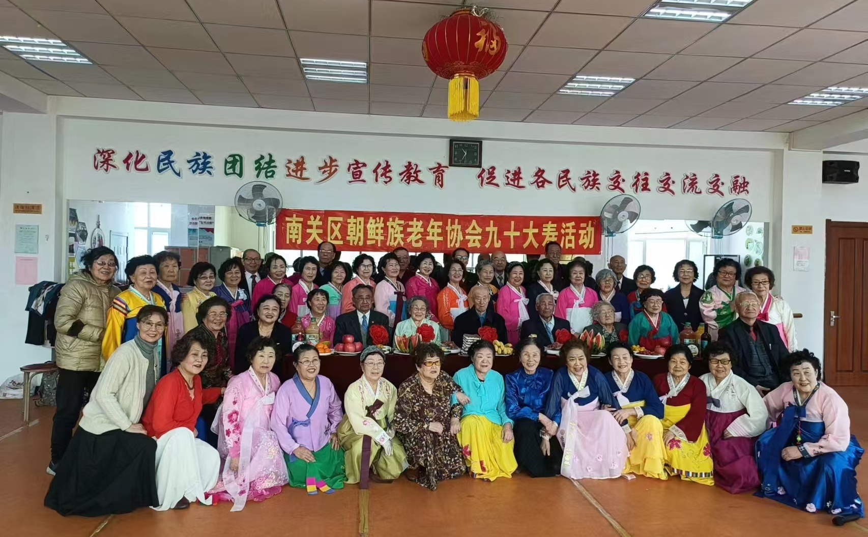 [우리 동네 은빛 발자취]황혼빛 속에서도 여전히 뜨거운 '석양의 열정'