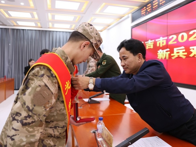 연길 신병들, 로병사의 당부와 홍색가요로 힘찬 출정