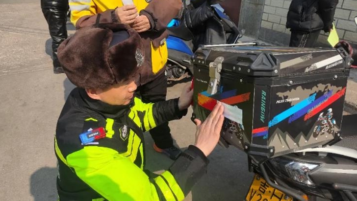 도문 교통경찰 배달업체에 전동 자전거, 삼륜차 등록 활동 실시