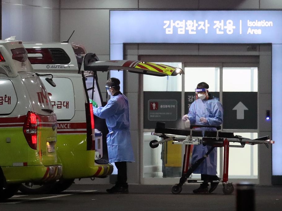 한국 의대 교수 ‘집단 사직’에 가입, 의료 위기 심화 우려