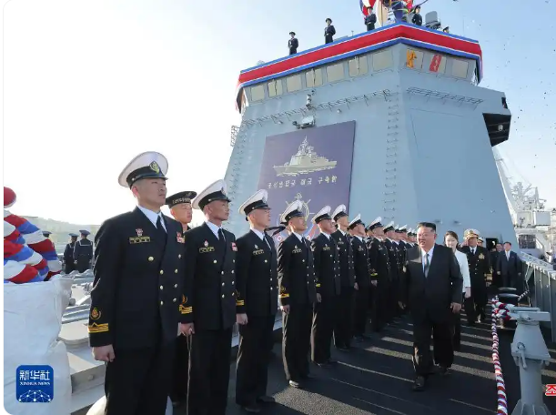 김정은, 조선 해군 신형 구축함 진수식 참석