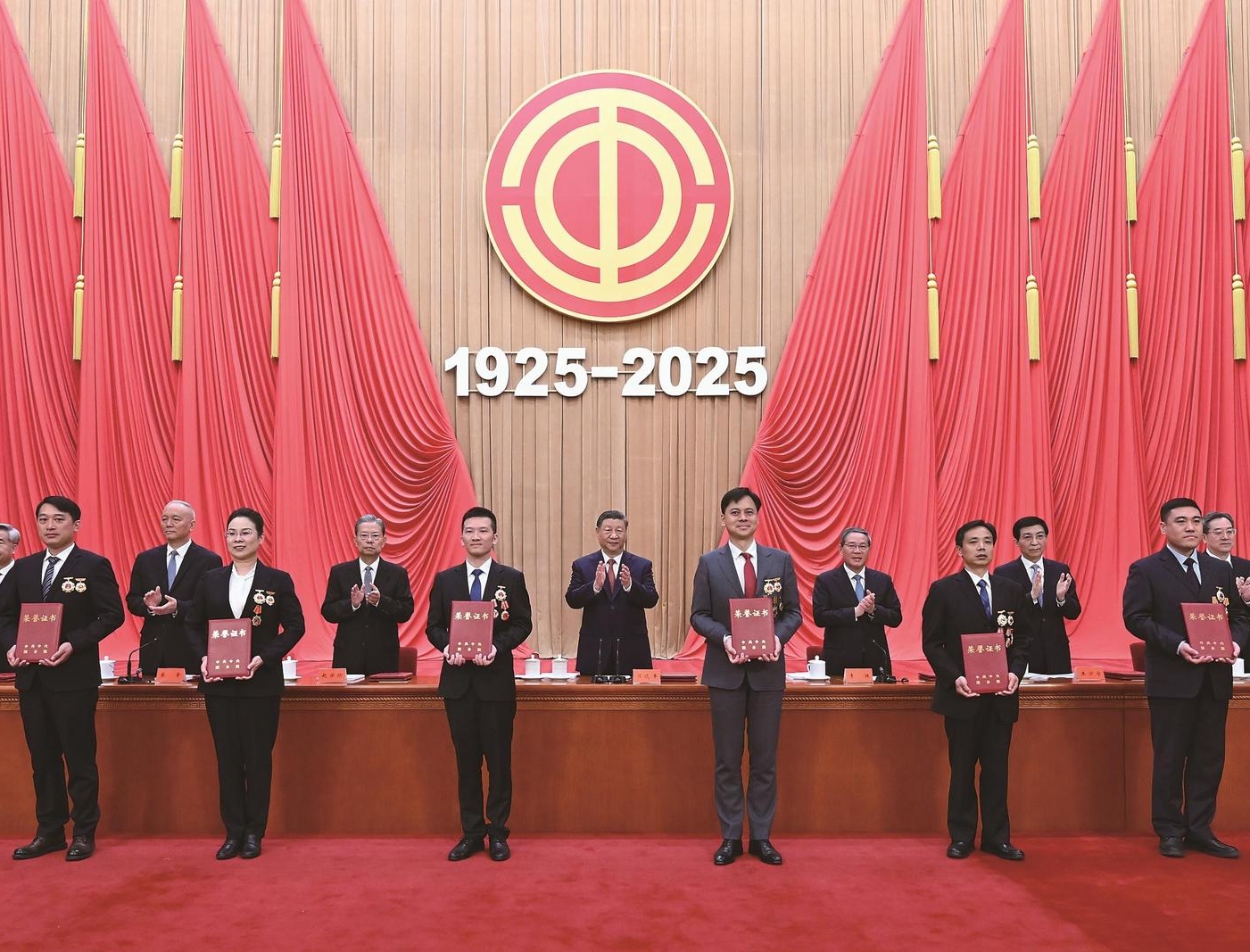 전국 로력모범과 선진사업일군 표창대회 성대히 거행