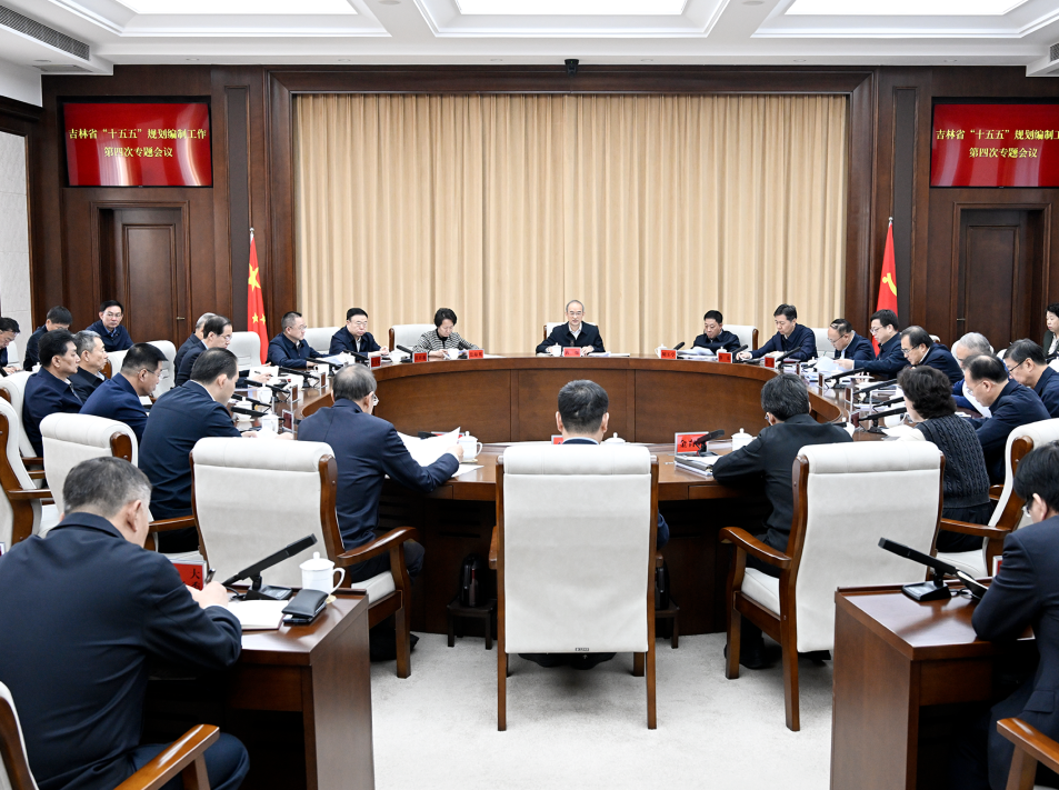 아름다운 생활에 대한 인민들의 동경을 끊임없이 충족시켜야