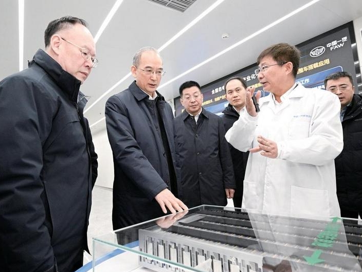 황강, 중국제1자동차·중차장객서 조사연구 시 강조