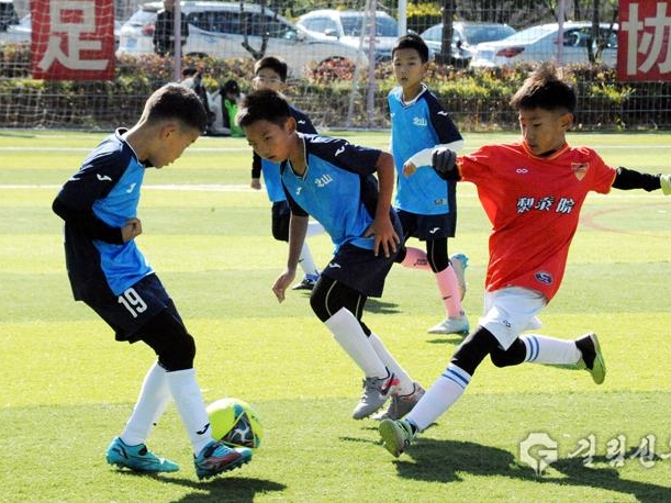 2024년 '금강컵'연변주청소년축구초청경기 룡정서 개막