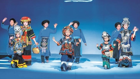귀주 ‘촌 모델 쇼’, 국제 패션주 무대에 올라