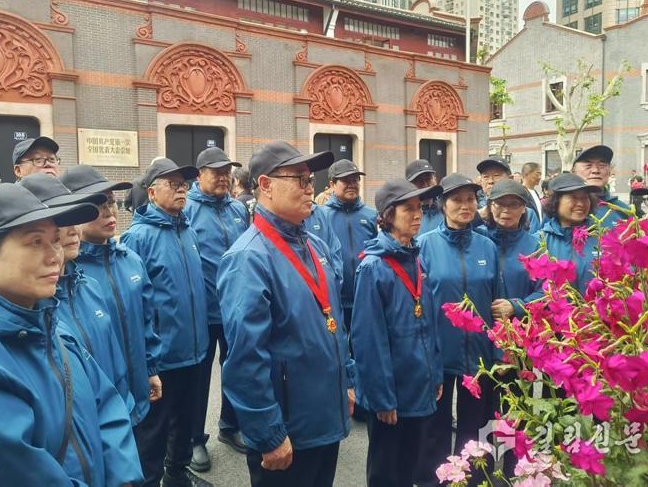 연길시칠색합창단 상해에서 항일가요를 높이 부르다