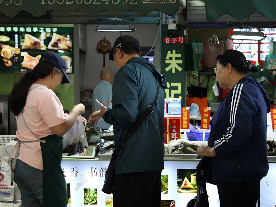 성도 '중쯔거리' 개장…단오절 분위기 물씬