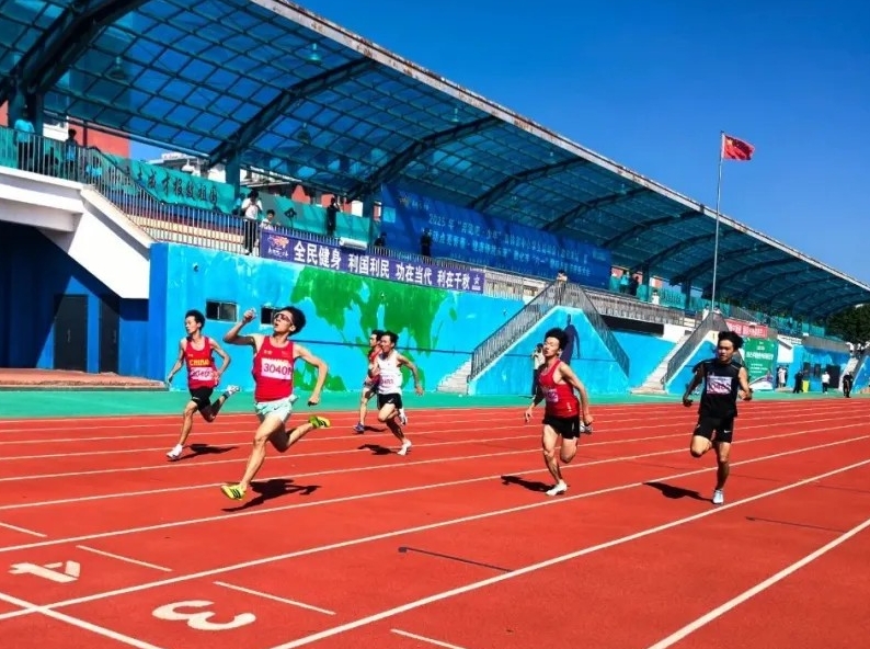 연변주 중소학교 륙상대회 돈화서 개최