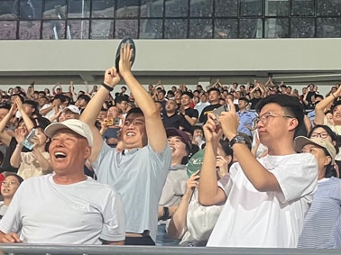 [포토 포커스]“이번엔 들어갔다!”판정 혼선을 넘은 동점꼴