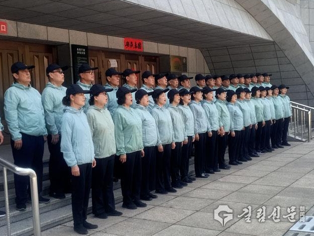 항일가요 발굴과 전승에 석양을 불태우는 연길시칠색합창단